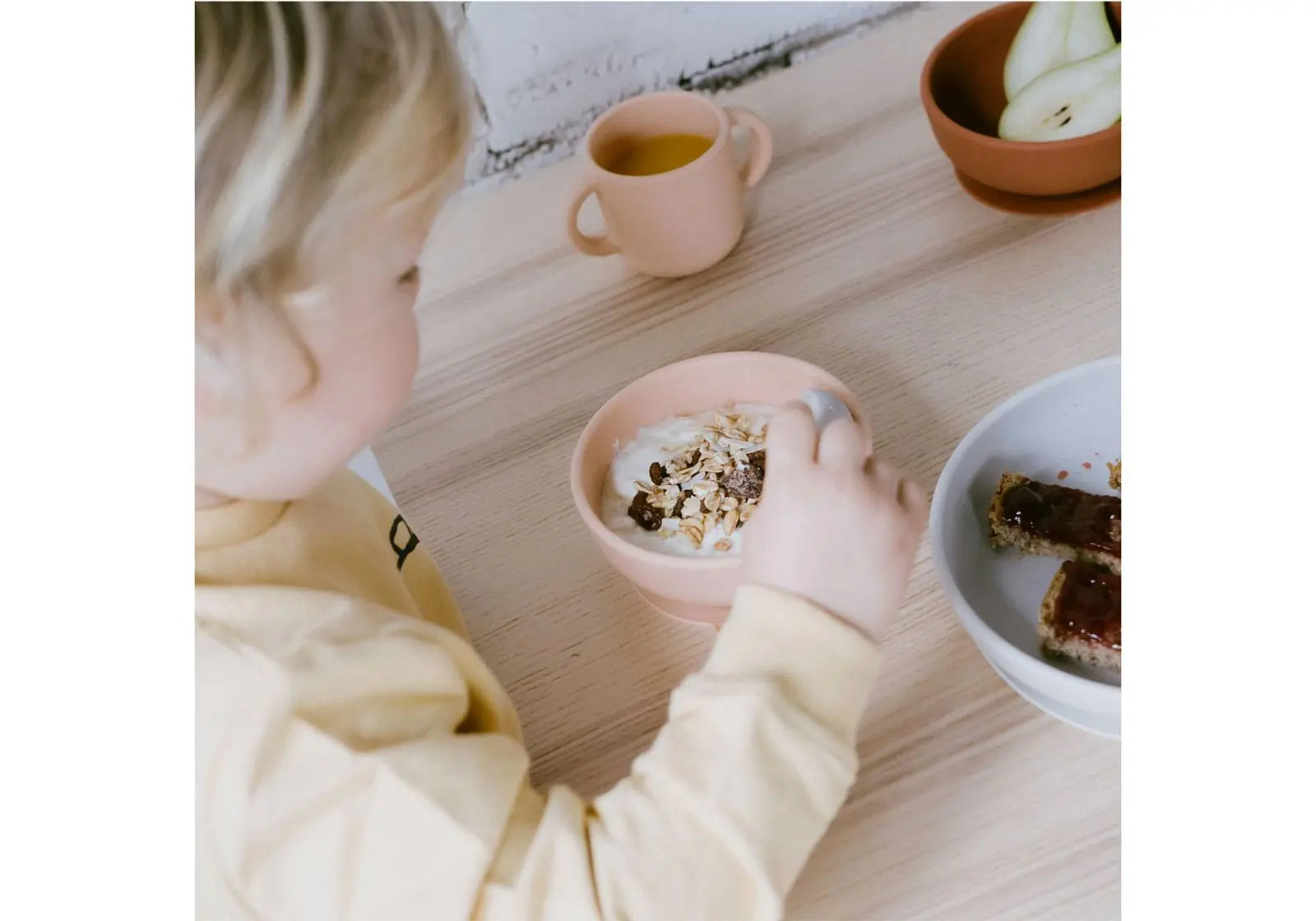 2 assiettes à ventouse en silicone Ekobo - Corail/ Mimosa - Lilinappy