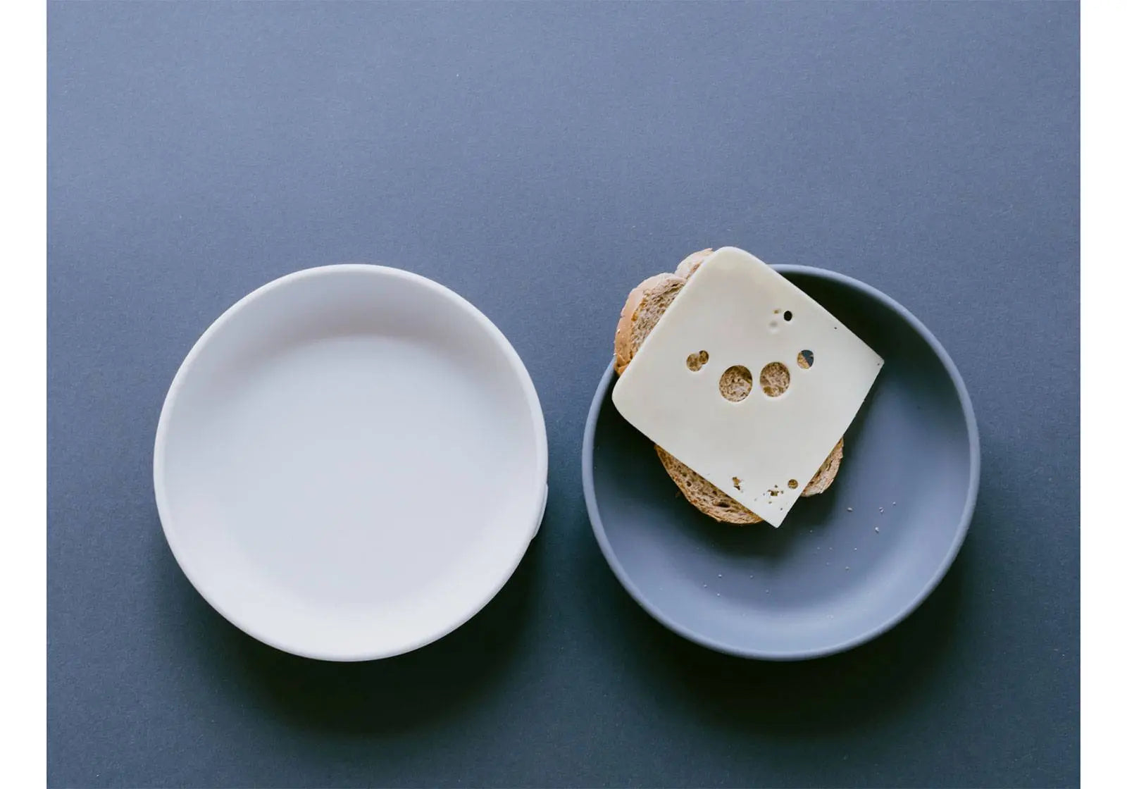 2 assiettes à ventouse en silicone Ekobo - Cloud / Storm - Lilinappy