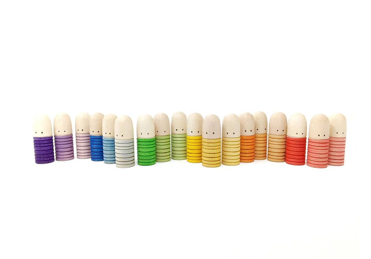 18 frères en bois coloré Grapat, pour laisser libre cours à son inventivité