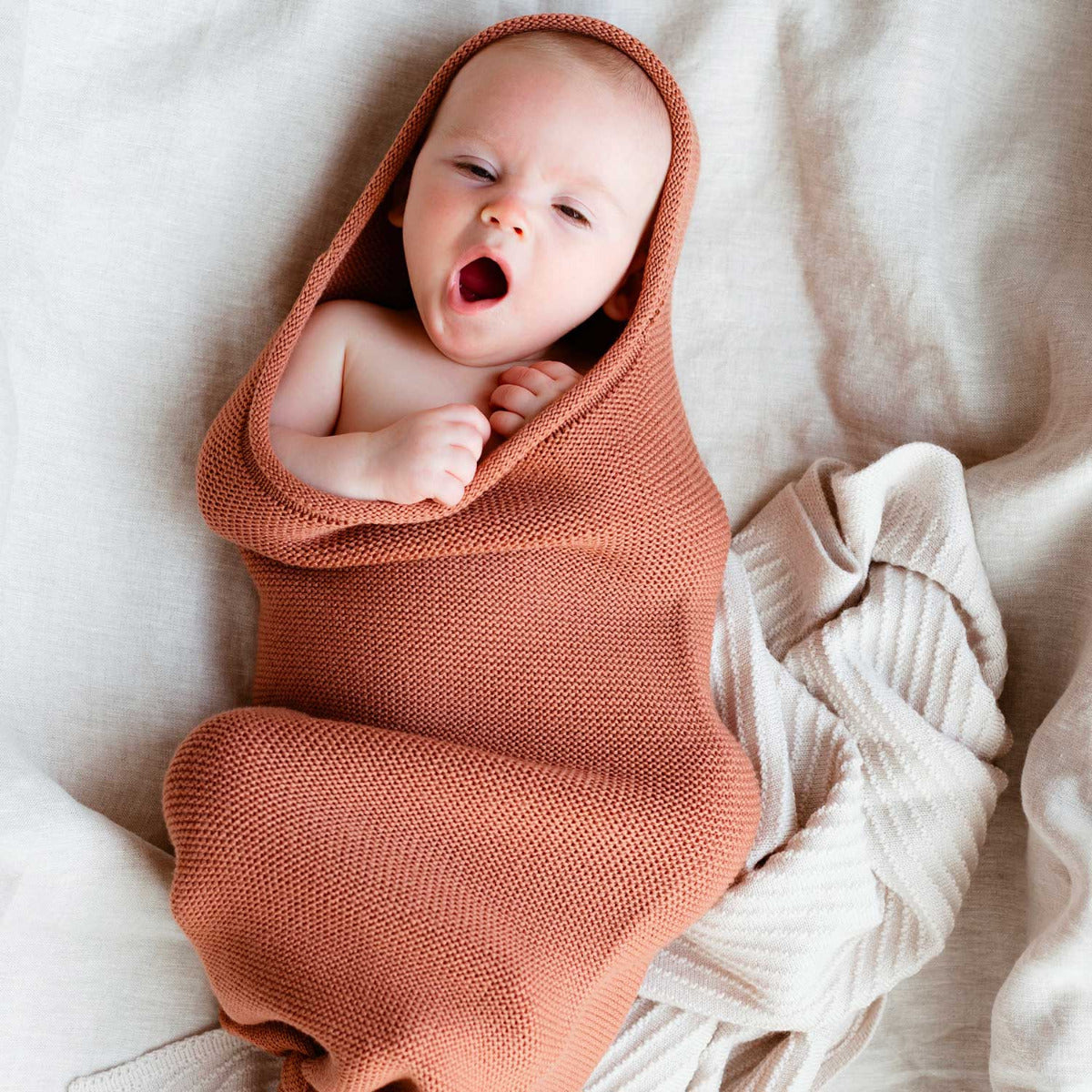 Cocon d'emmaillotage en laine mérinos HVID Brique