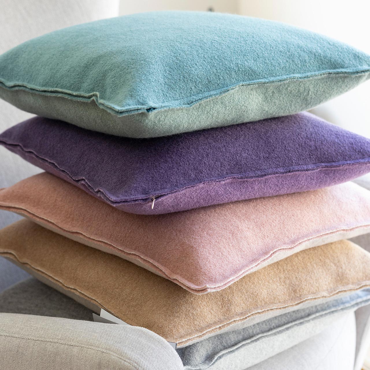 Housse de coussin en laine bouillie bio double face Disana 