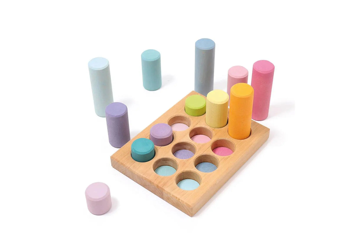 jeu d'empilage et plateau de tri avec rouleaux de bois pastel Grimm's 