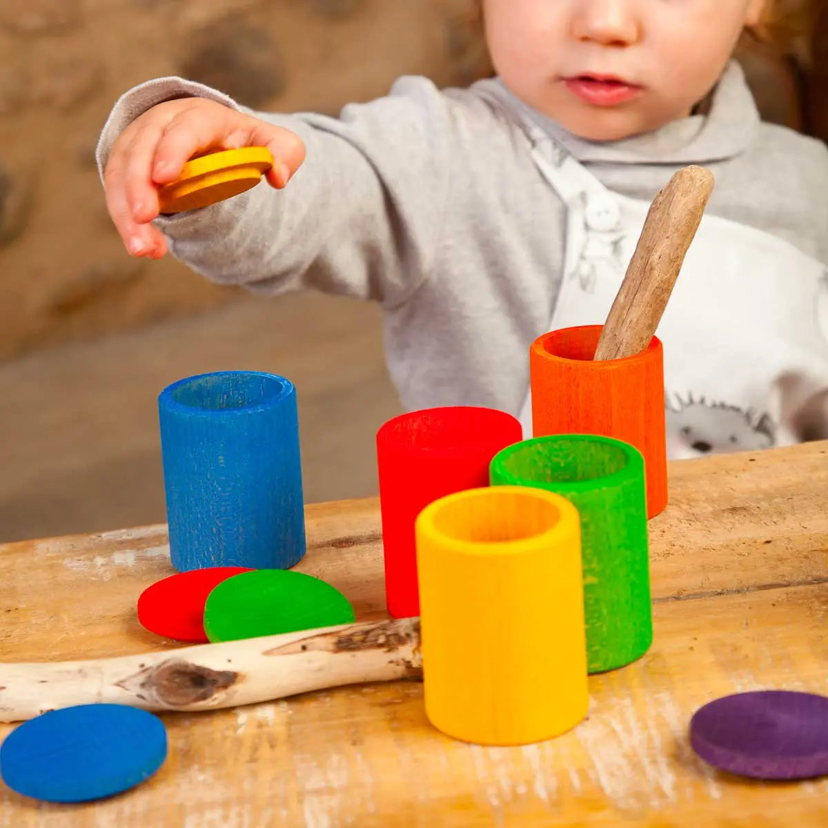 6 contenants et couvercles multicolores