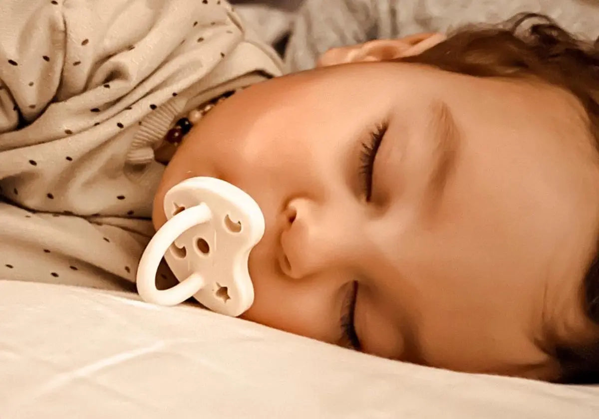 2 tétines en caoutchouc naturel Hévéa - White et Grey 3/36 mois - Lilinappy