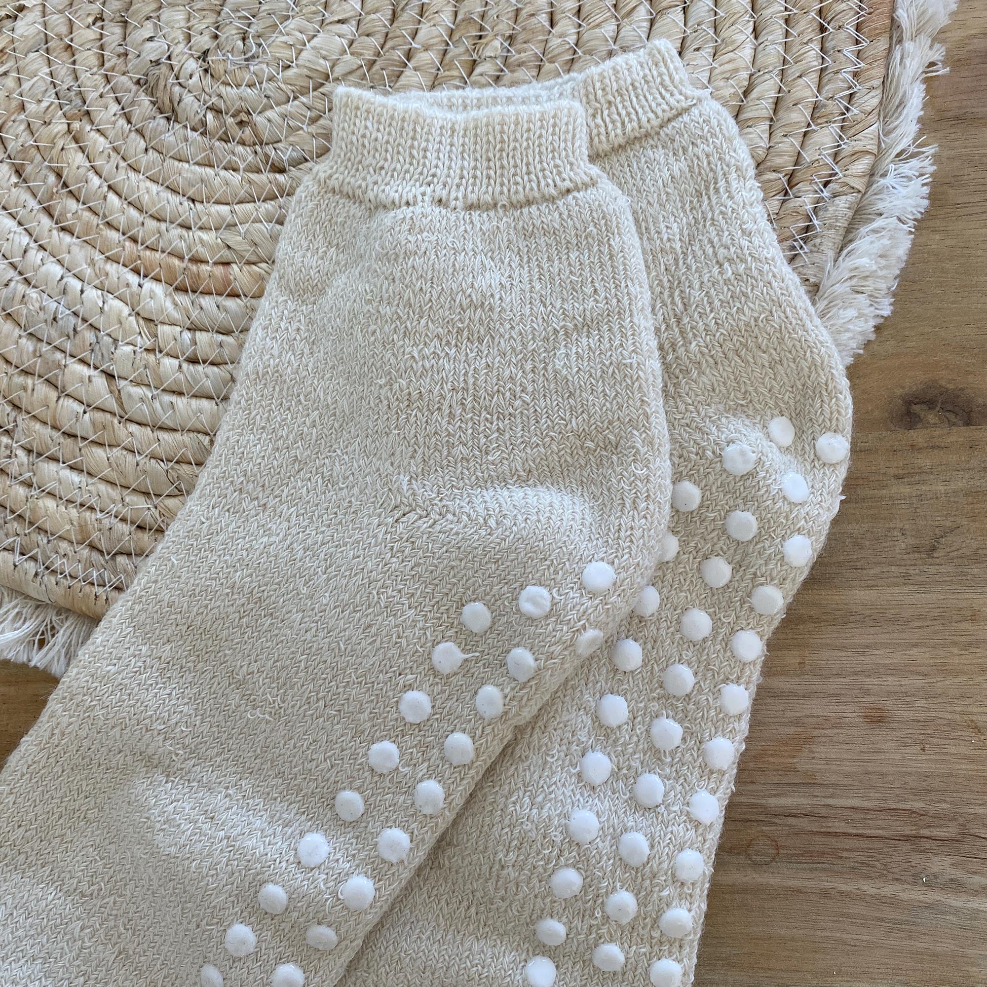 Chaussettes adulte laine et soie anti-dérapantes EliaYoga Hirsch Natur