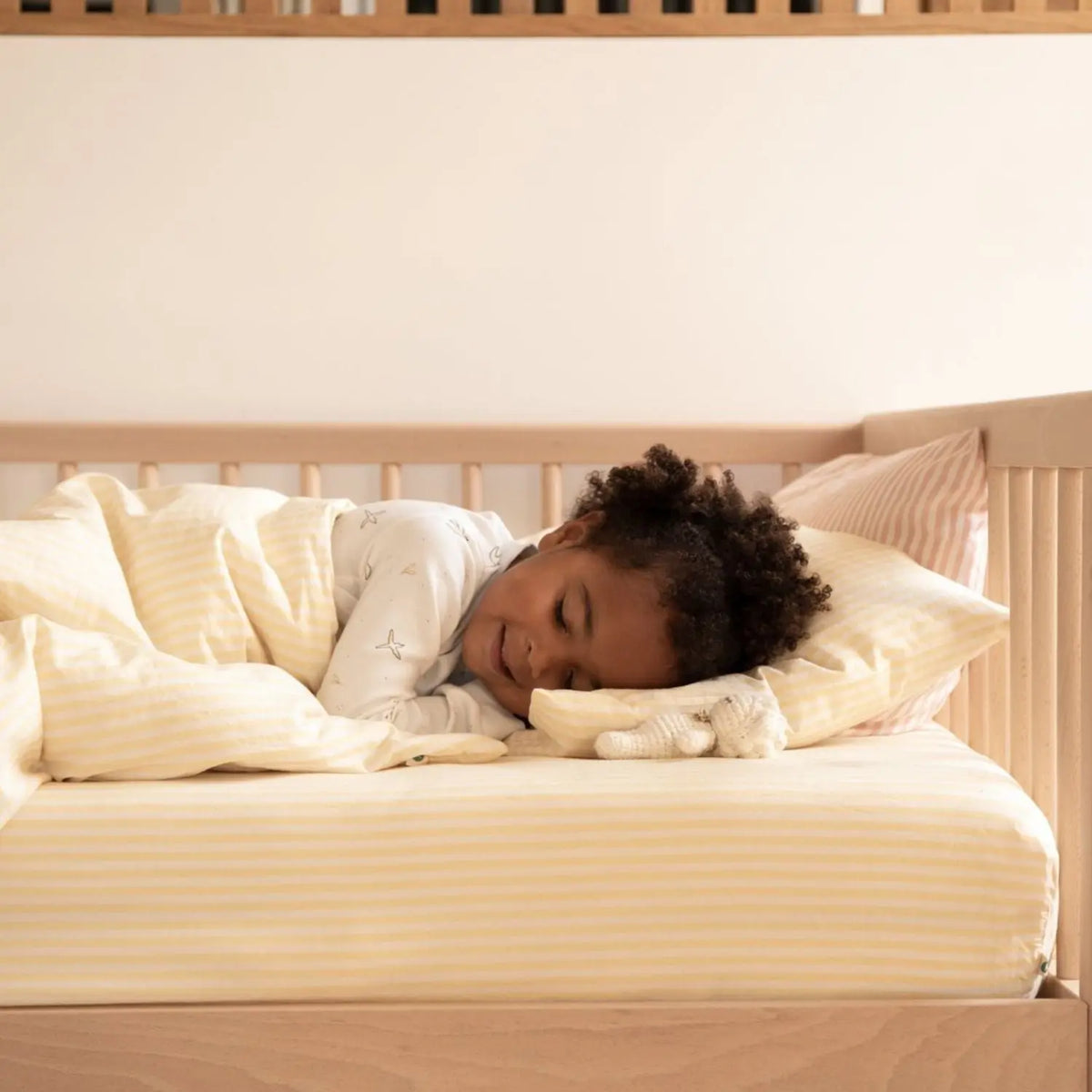 Drap housse coton bio Kadolis pour lit enfant  - Rayures jaunes