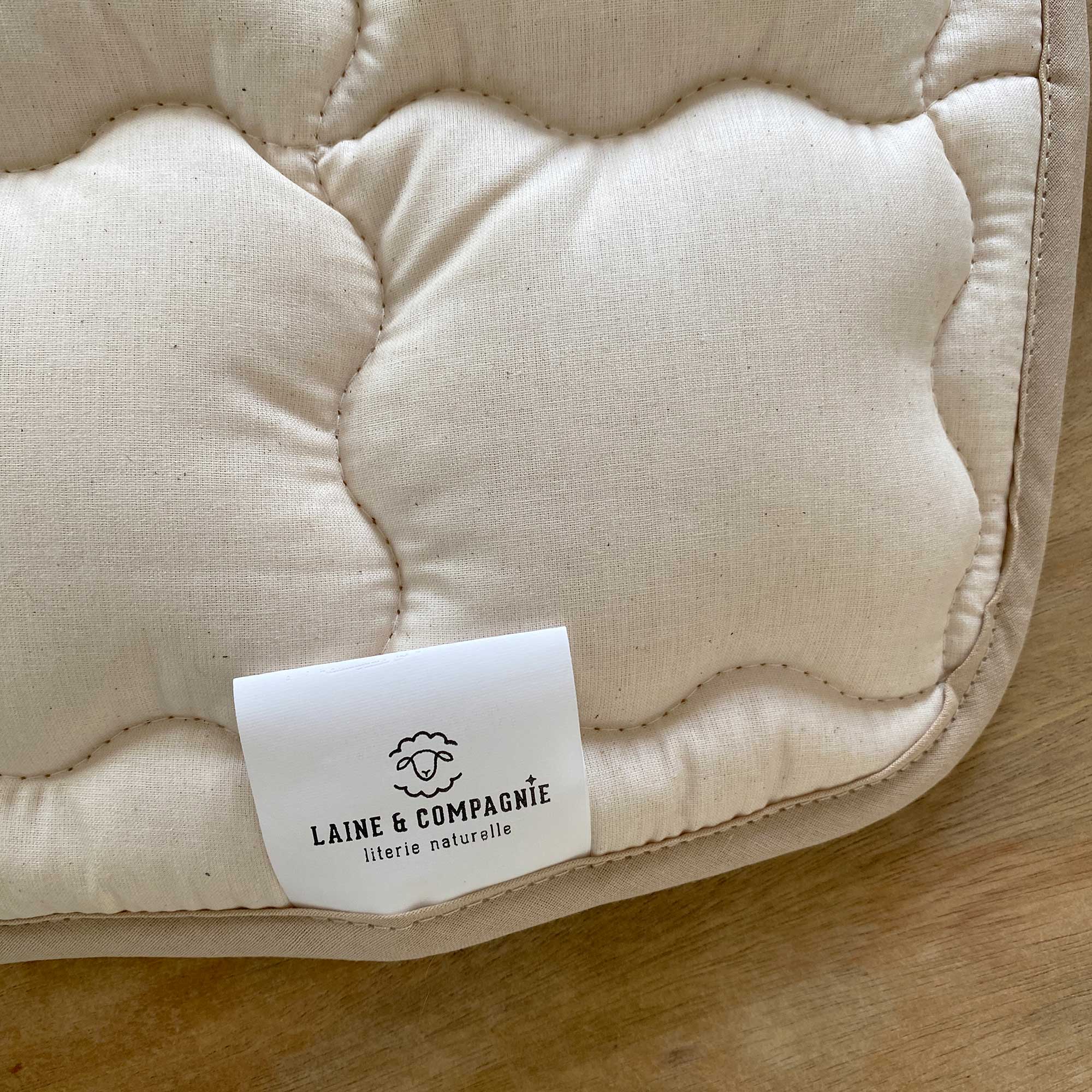 Topponcino bébé en laine vierge & coton bio – Laine & Compagnie x Sassoupi 