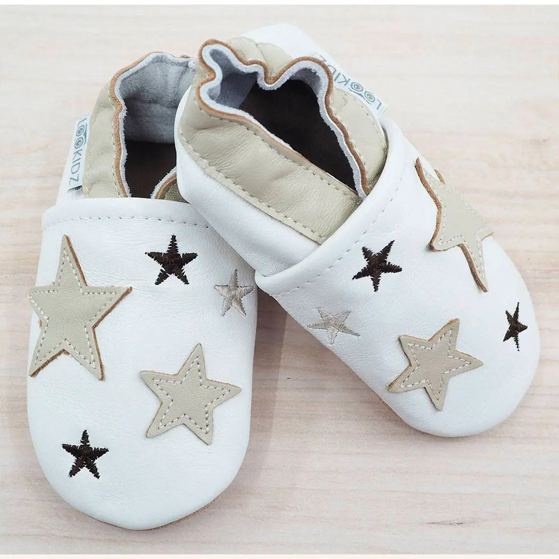 Chaussons en cuir souple Lookidz - Beige stars - Lilinappy