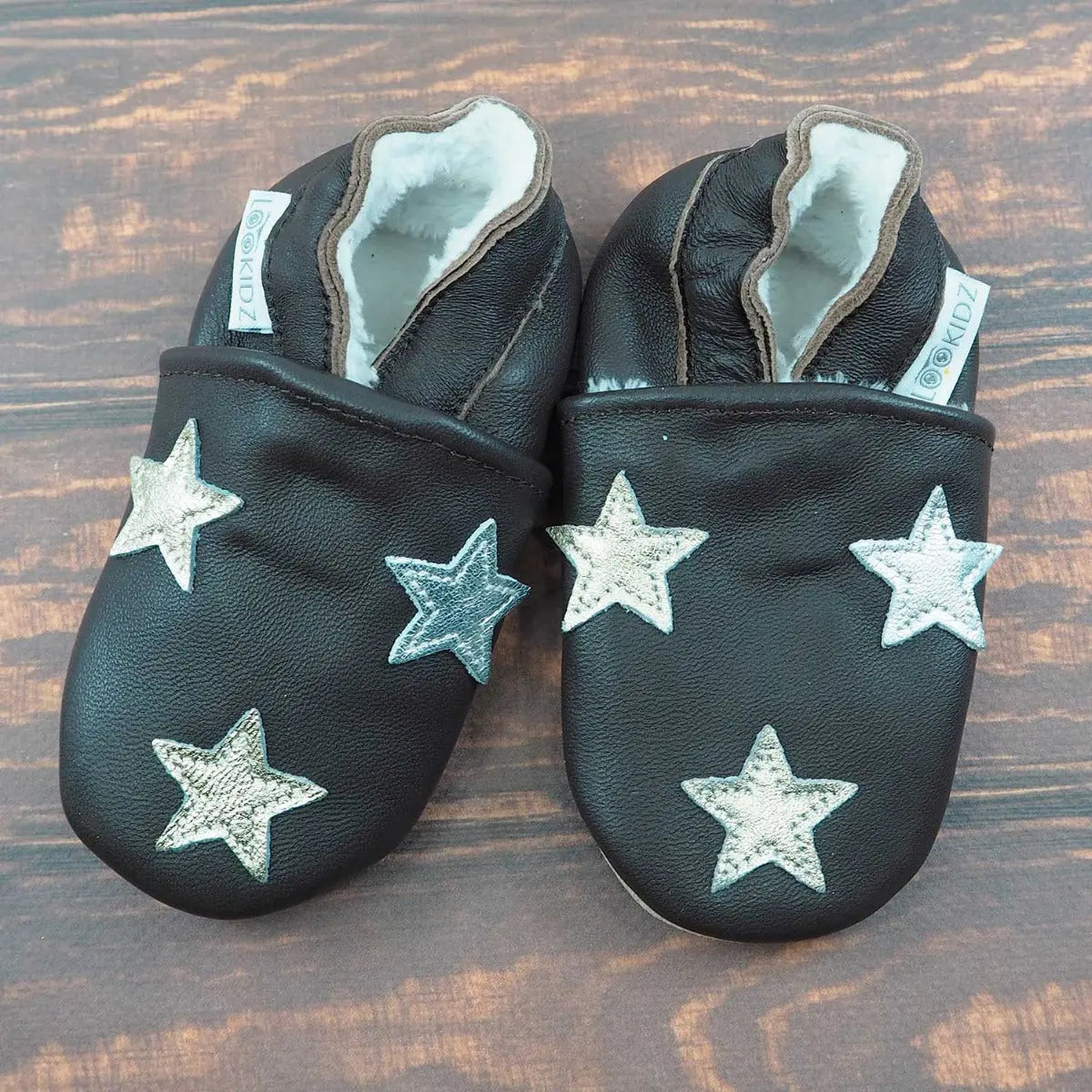 Chaussons en cuir fourrés Etoiles fond chocolat Lookidz