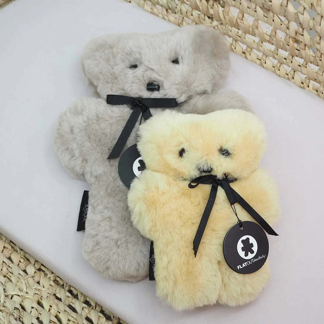 Nounours en peau de mouton Flatout Baby - Honey - Lilinappy