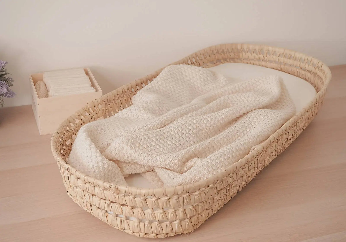 Panier à langer en osier feuilles de palmier et son matelas Lilinappy