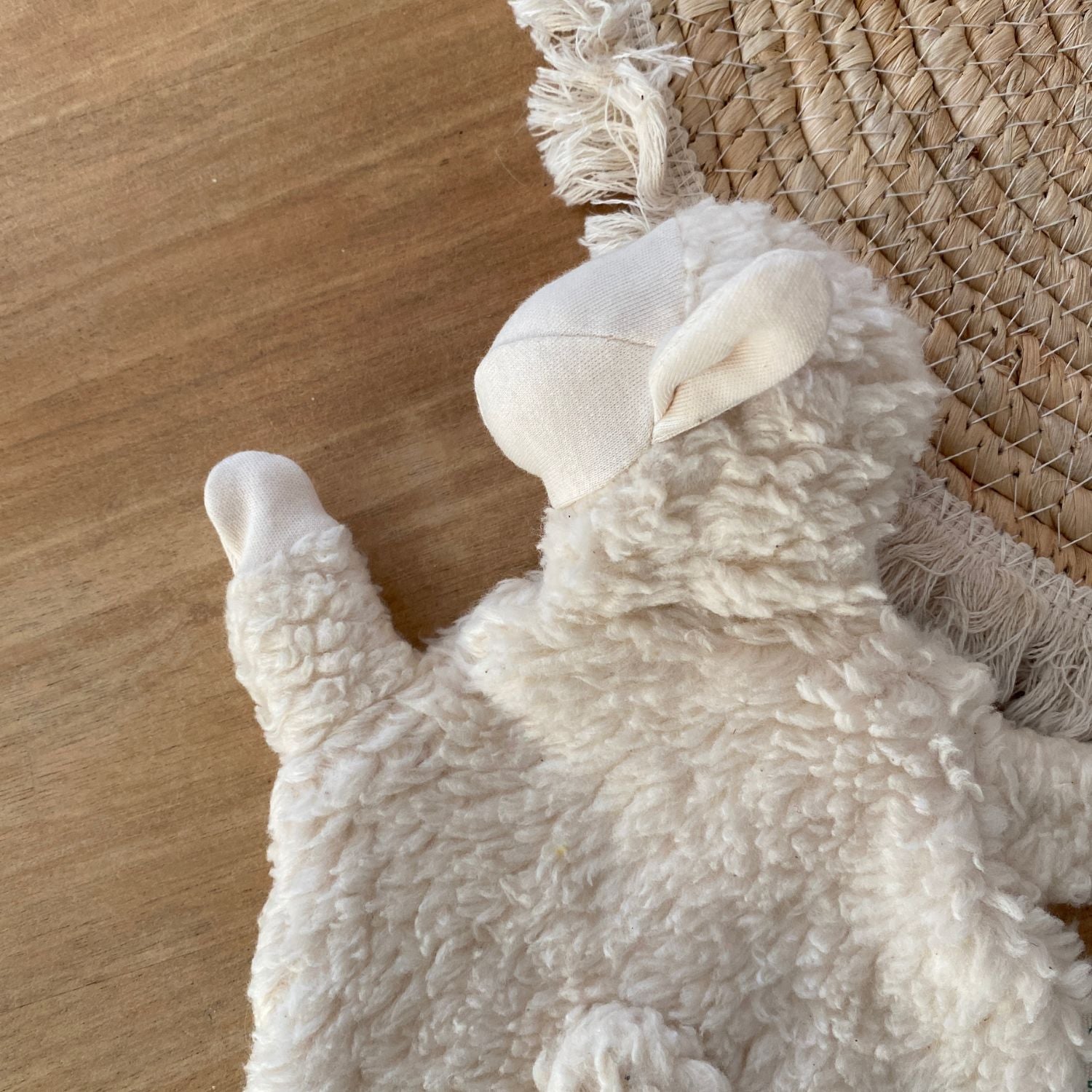 Doudou mouton en coton bio Pitigaïa
