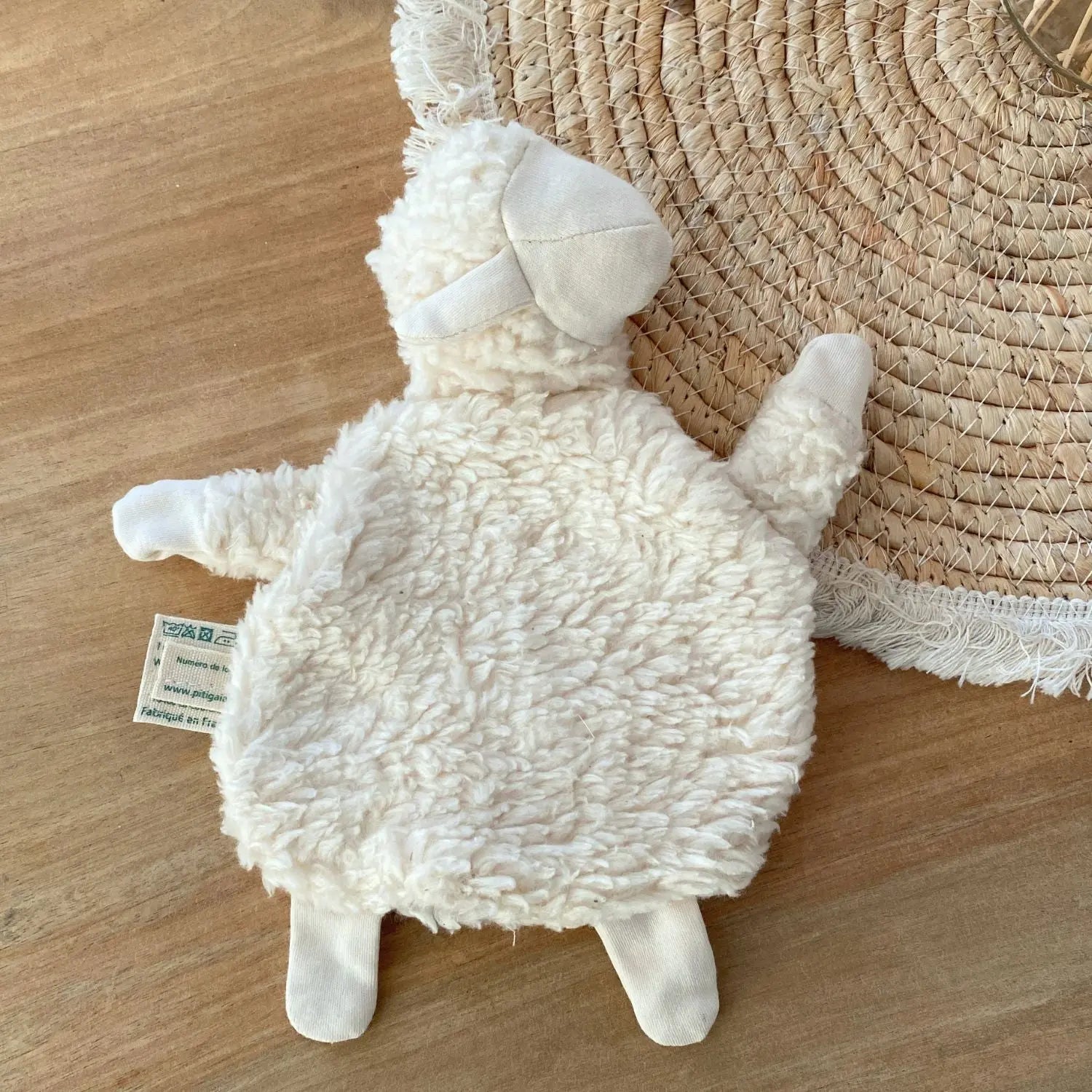 Doudou mouton en coton bio Pitigaïa 
