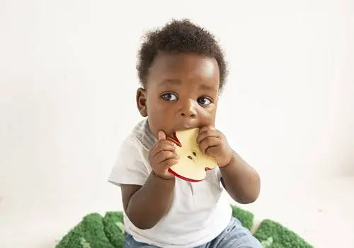 Pomme en caoutchouc naturel Pepita la pomme Oli & Carol