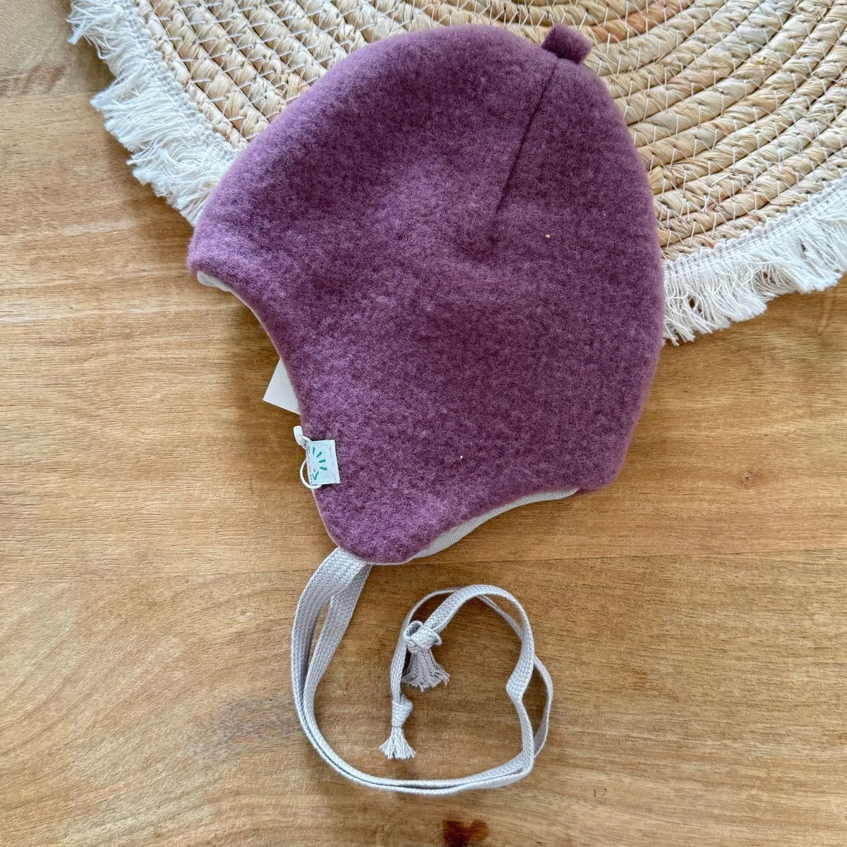 Bonnet bébé à nouer en polaire de laine bio Popolini – Dusty plum