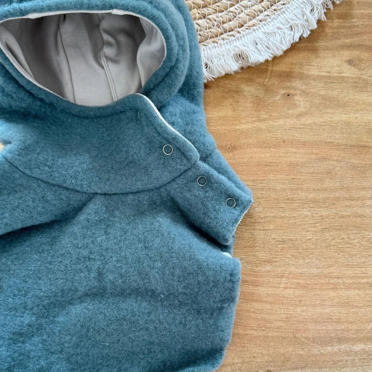 Cagoule enfant en polaire de laine bio Balaclava Popolini – Sage Green