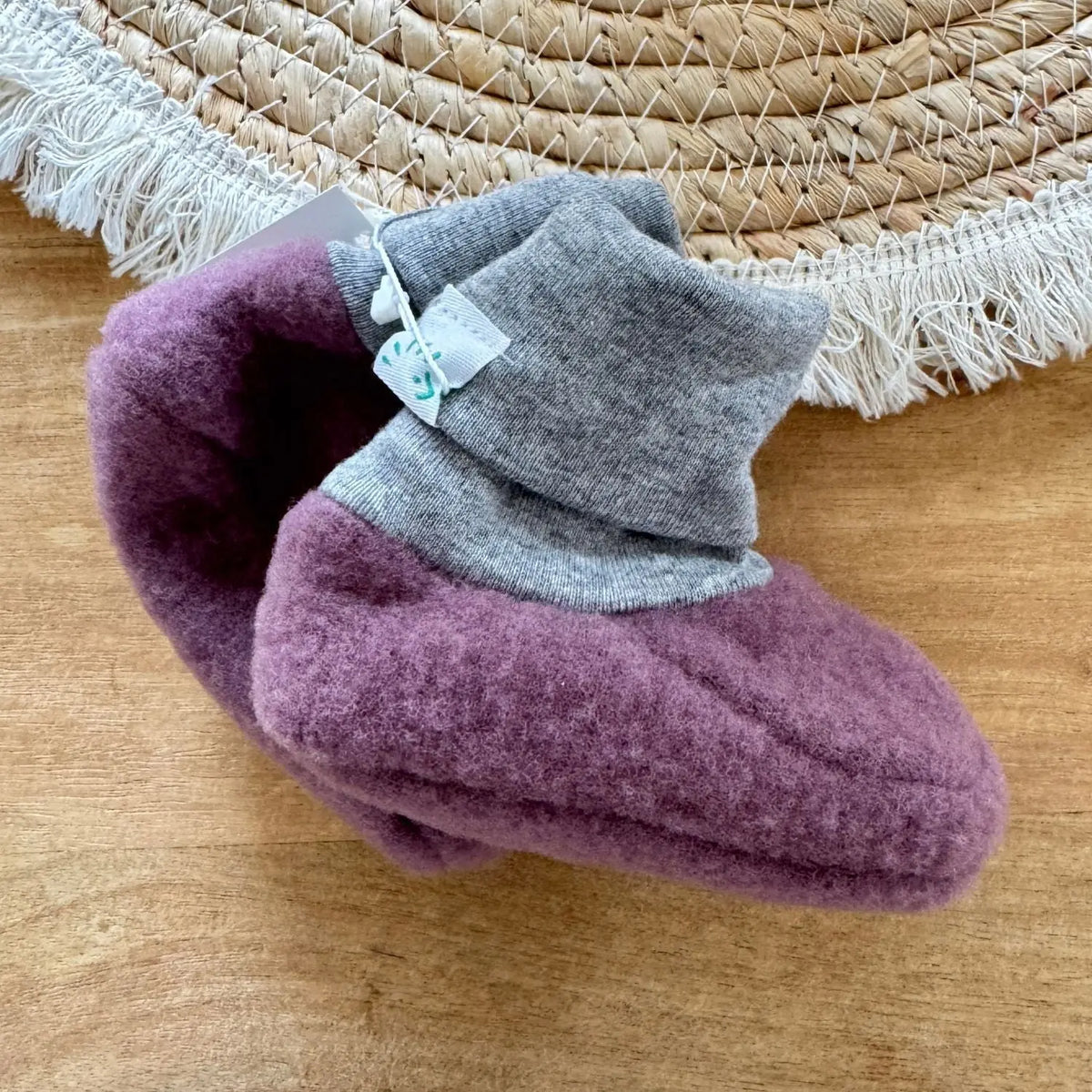 Chaussons bébé en polaire de laine bio Popolini – Dusty Plum