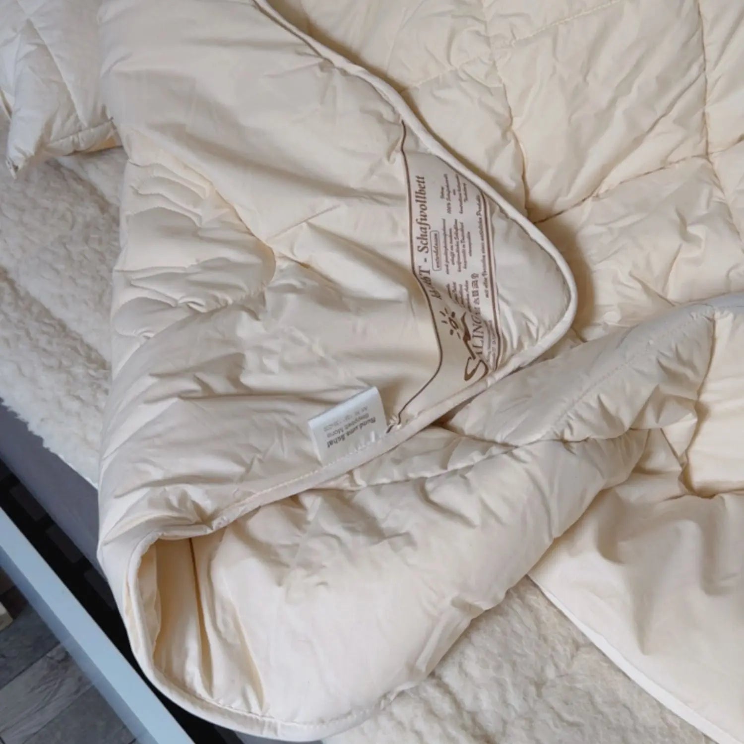 Couette matelassée MONO en laine de mouton bio Saling 