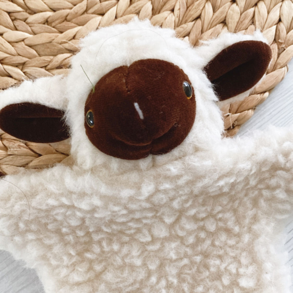 Marionnette en pure laine vierge Saling - Agneau foncé - Lilinappy