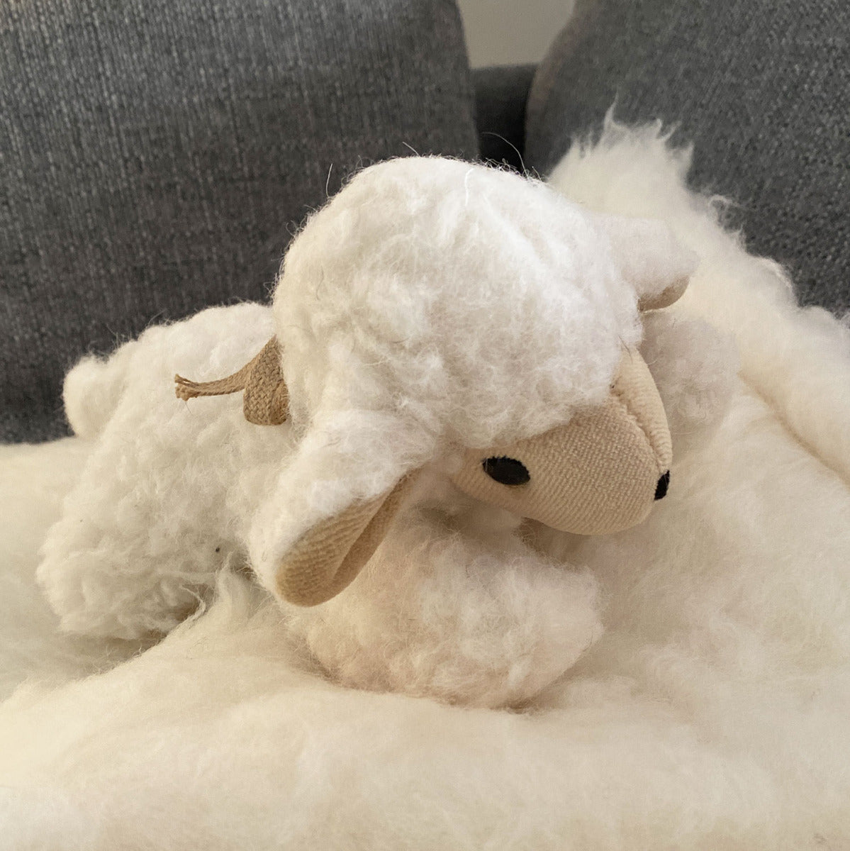 Mini doudou agneau en pure laine Saling - Lilinappy
