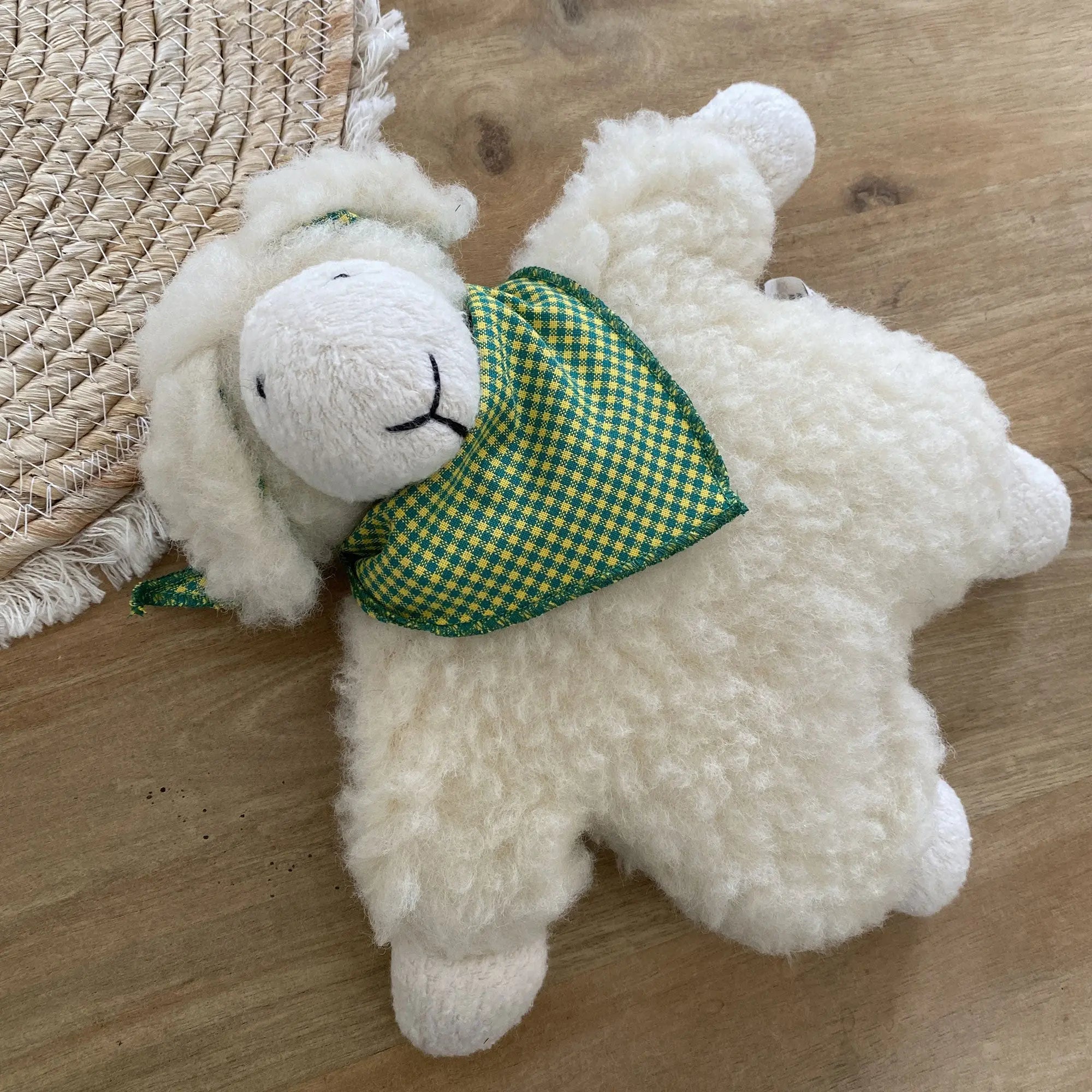 Bouillotte agneau Hugo en laine et noyaux de cerise Saling 