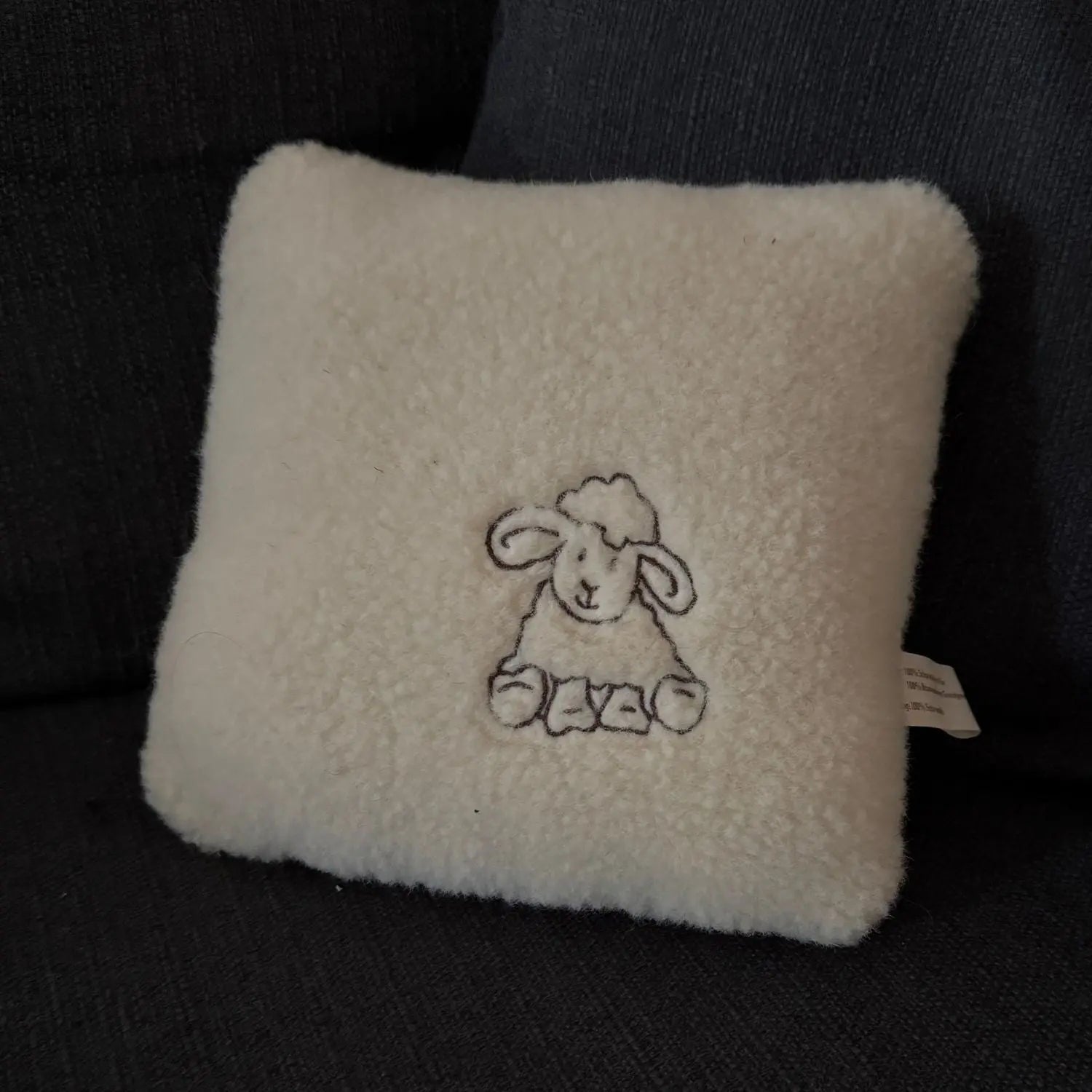 Coussin brodé mouton en laine vierge Sassoupi 