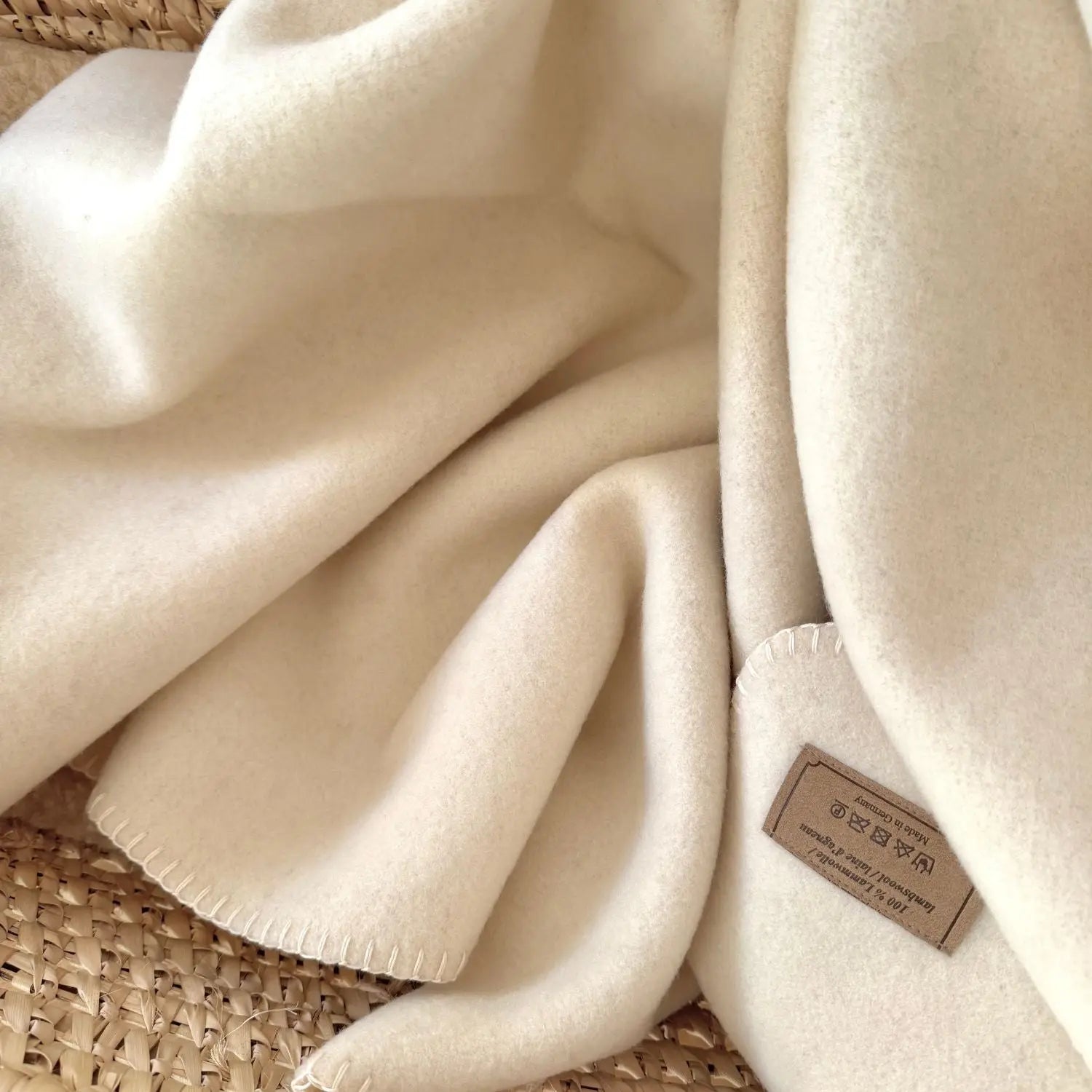 Couverture en laine d’agneau Caresse Sassoupi - Naturel 