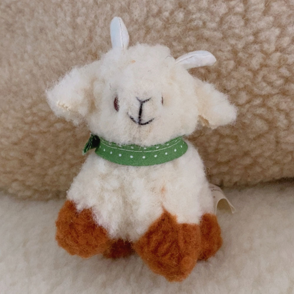 Petit doudou mouton bélier en laine vierge Sassoupi 