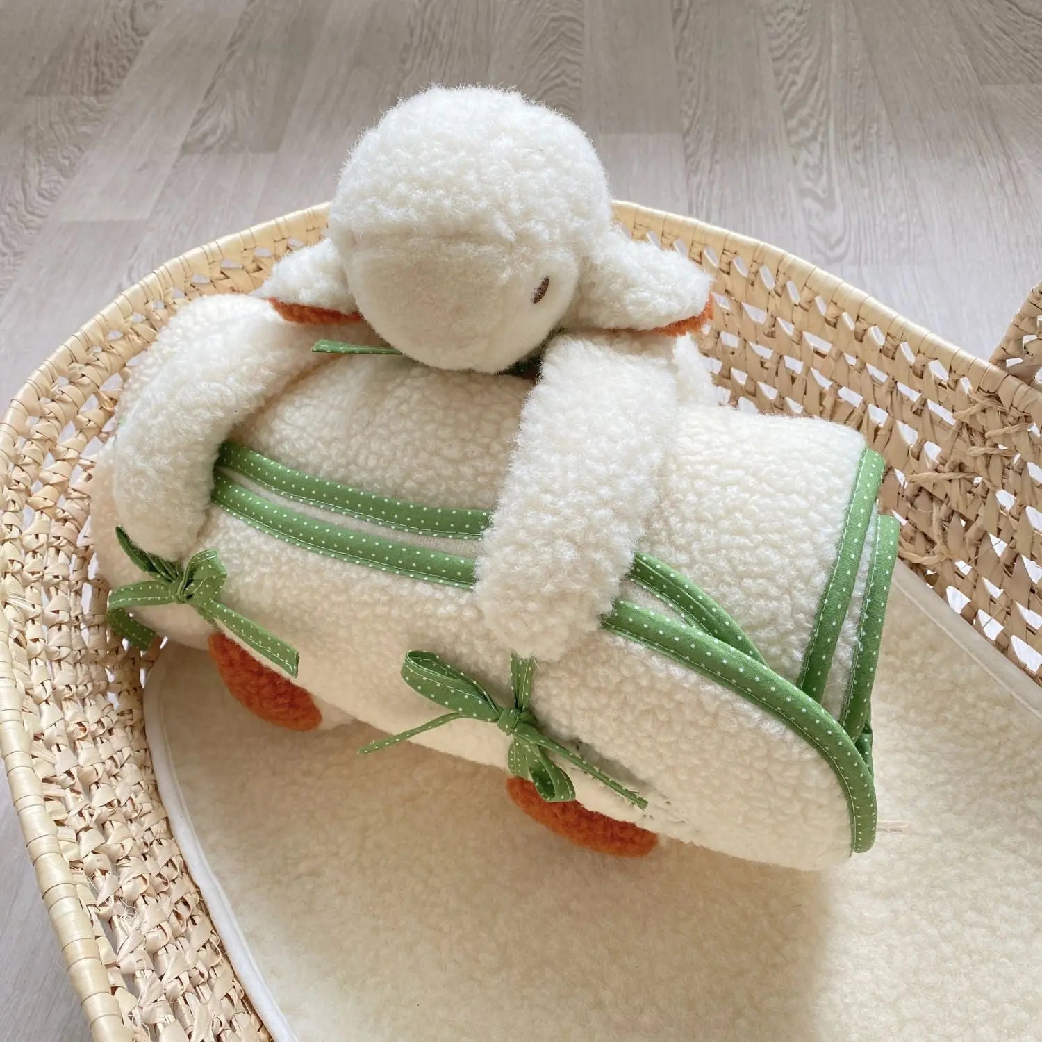 Doudou mouton avec couverture en laine Sassoupi 