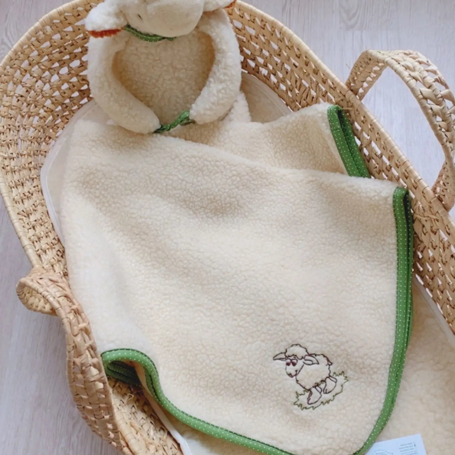 Doudou mouton avec couverture en laine Sassoupi 