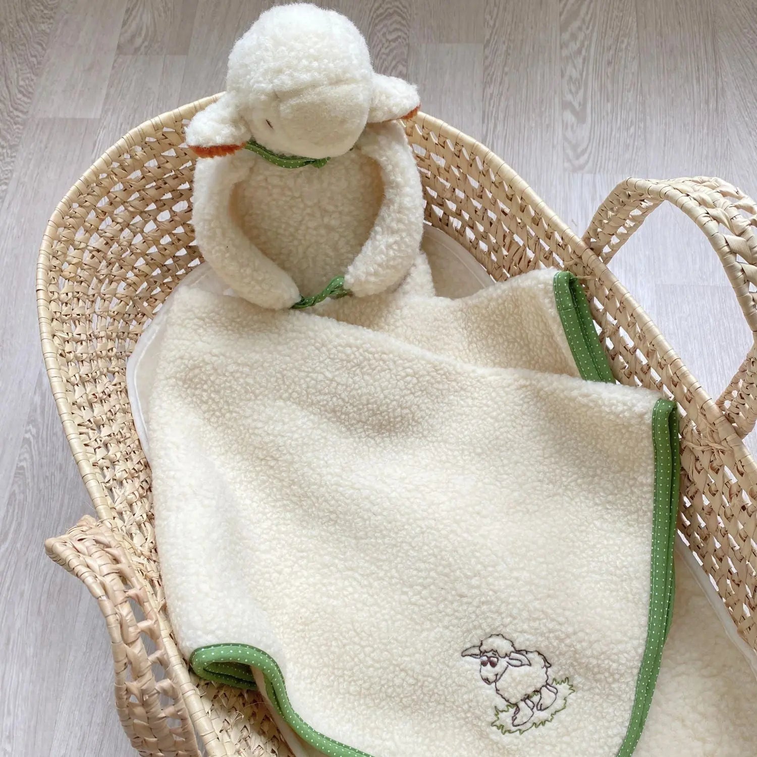 Doudou mouton avec couverture en laine Sassoupi 