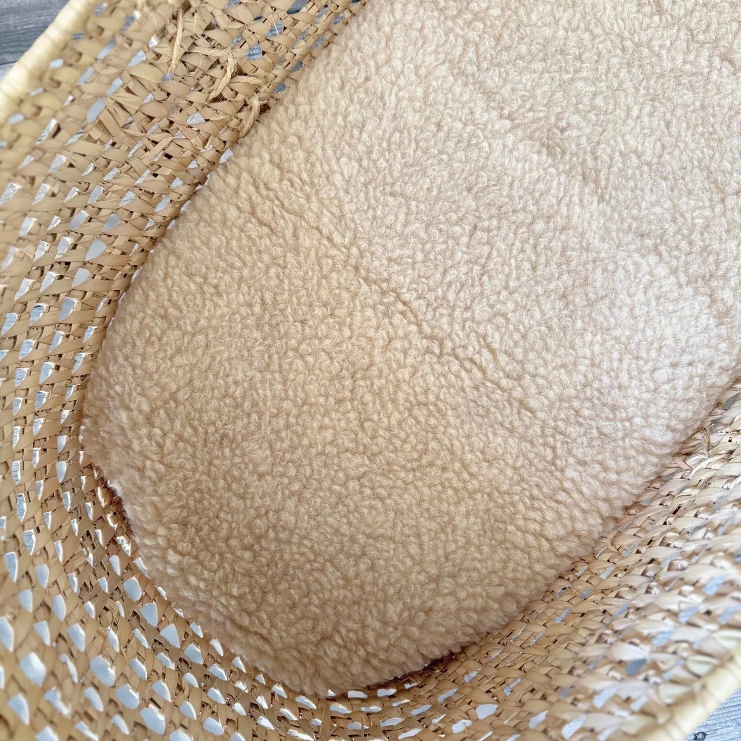 Surmatelas fin couffin en laine vierge Sassoupi - Beige 