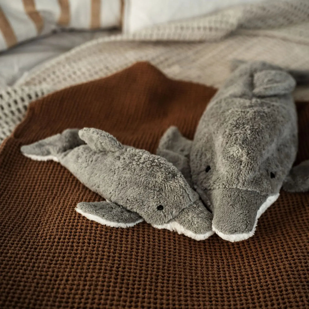 Doudou bouillotte en coton bio Senger Naturwelt - Dauphin