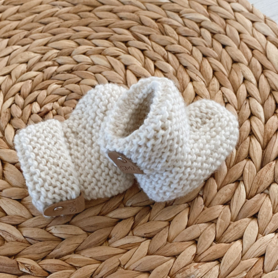 Chaussons tricotés à la main en laine SMA - Naturel - Lilinappy