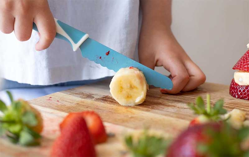 Bibykivn Lot de 8 Couteaux de Cuisine pour Enfants – Couteau Enfant qui ne  Coupe pas les Doigts pour Couper des Fruits ou des Légumes, avec Couteau en  Bois, Éplucheur et Planche